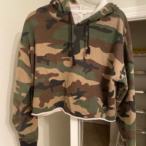 Forever 21 camo cropped hoodie